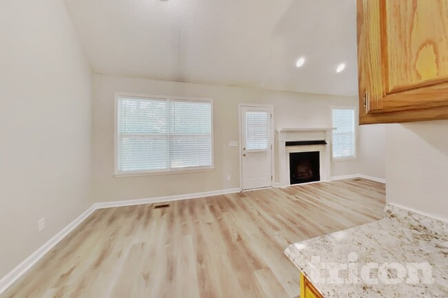 Photo - 1800 University Dr