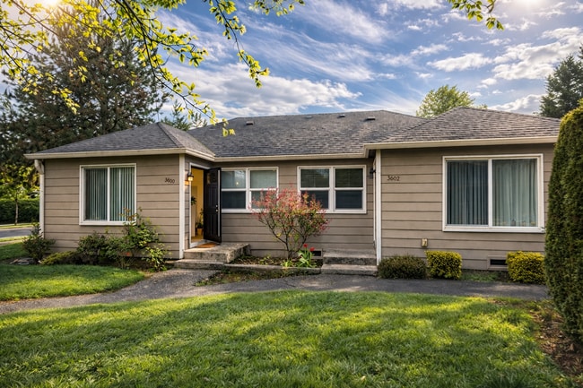 Building Photo - 3600.3602e.Evergreen Unit 3600