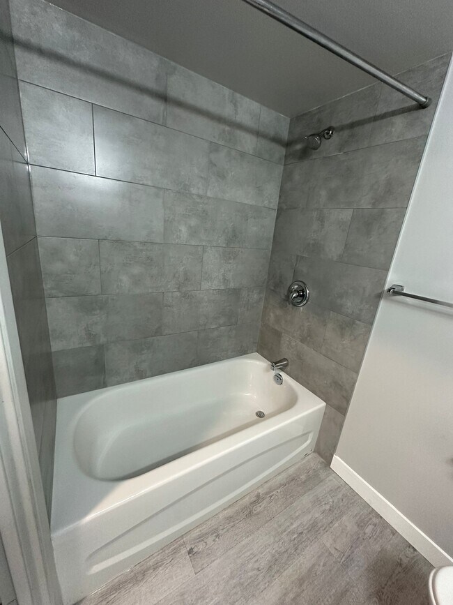 Photo - 13516-102 102 St NW Unit 111