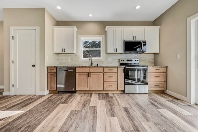 Photo - 702 E Elm St