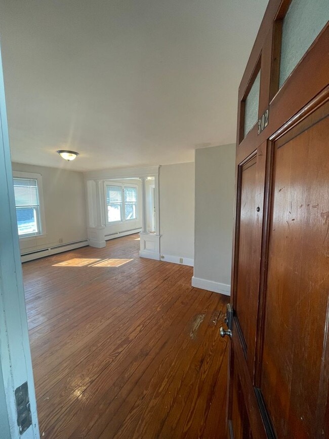 Building Photo - 2BR/1BA, WD Hookups, Parking! Unit 104-302
