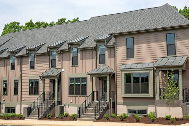 Building Photo - Dog-Friendly Townhome in Desirable Belvedere Community