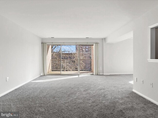 Photo - 33 Canterbury Square Unit 302