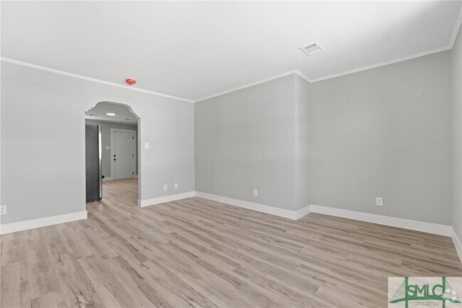 Building Photo - 503 W 42nd St Unit C Rental