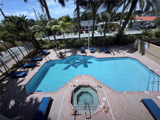 Photo - 3500 Coral Way Unit 907