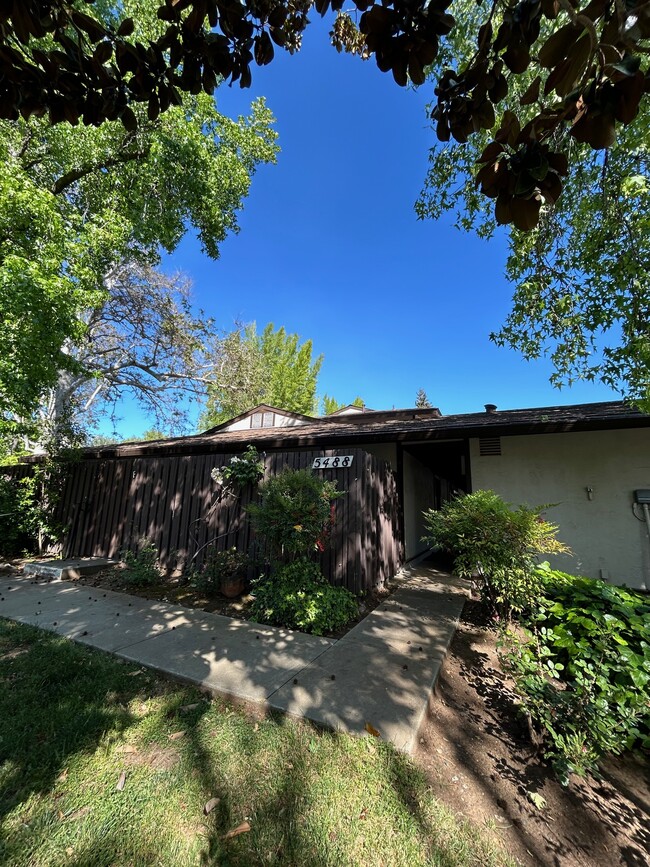 Photo - 5488 Roundtree Dr Townhome