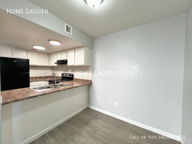 Photo - 4961 S Park Ave Unidad 105