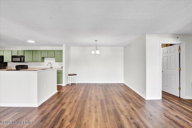 Photo - 6406 Shelton Circle