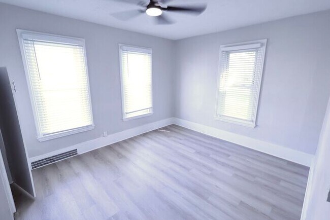 Photo - 570 Dayton St