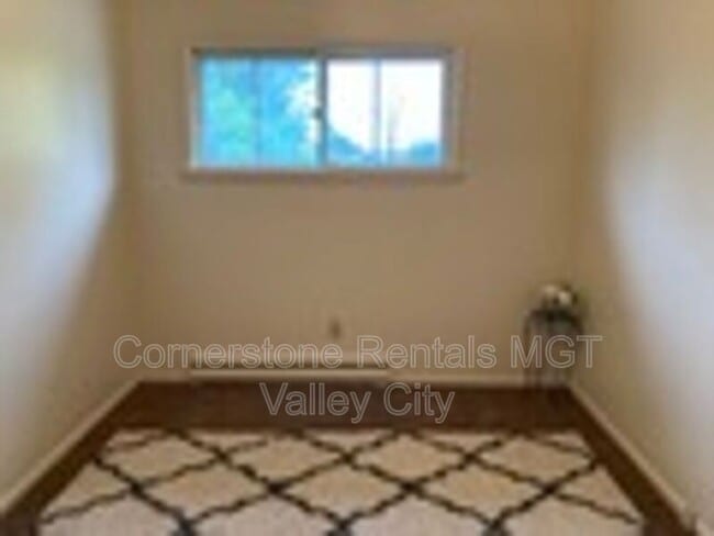 Photo - 807 3rd St SW