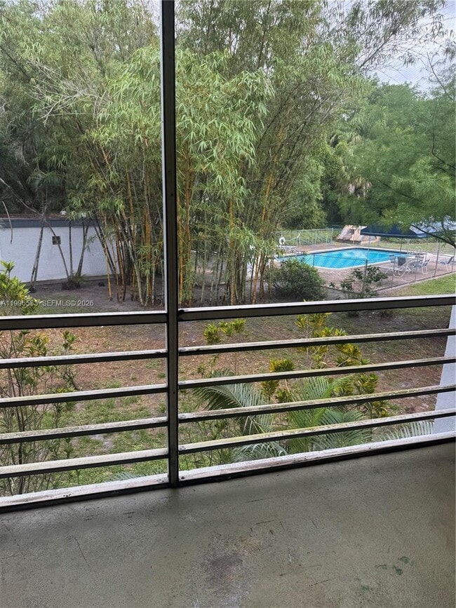 Photo - 9410 Live Oak Pl Unidad 205