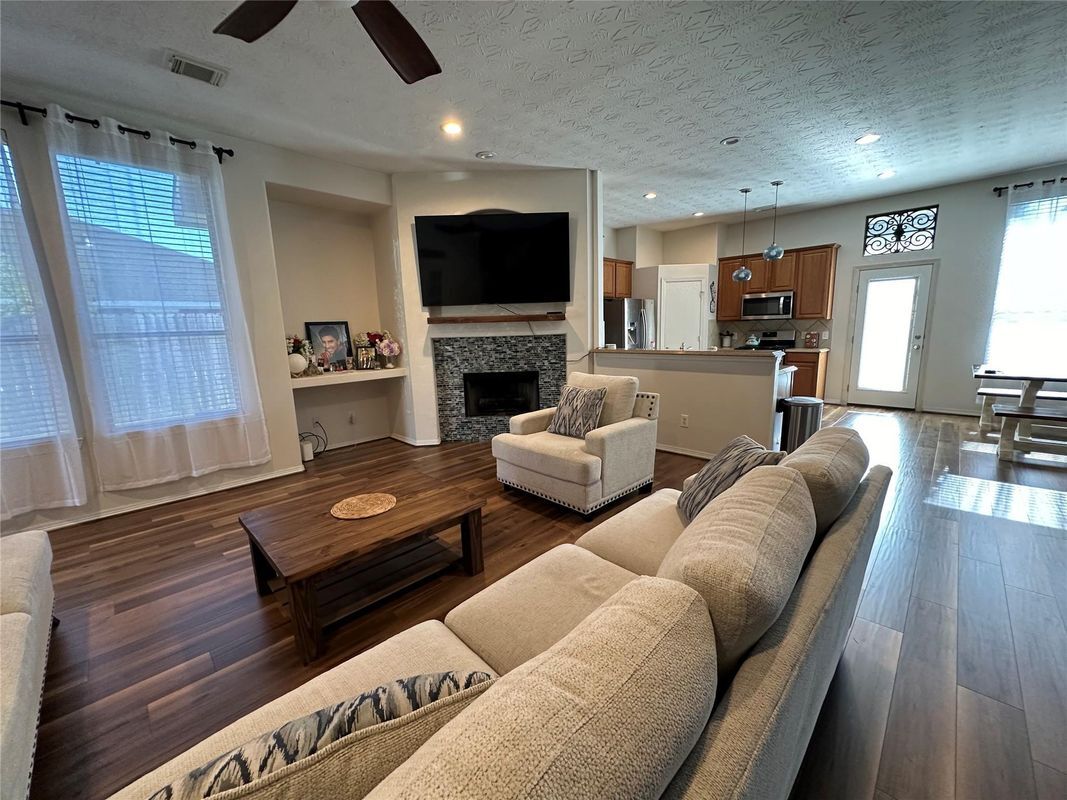 Photo - 1875 Redwood Ln
