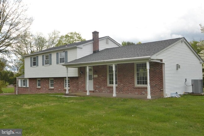 Building Photo - 1436 E Lamplighter Ln