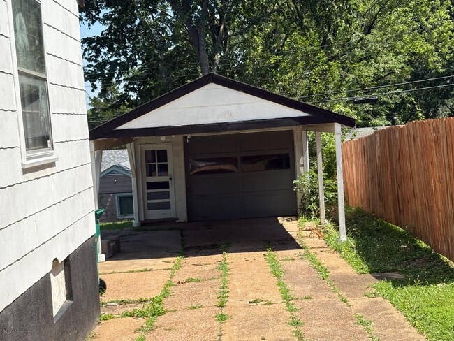 7861 Madison Dr