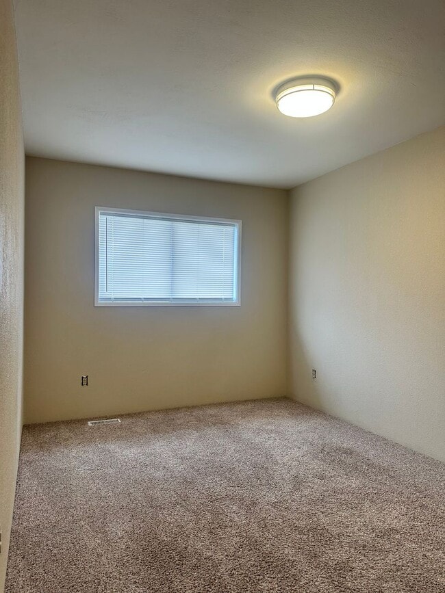 609 11th St NE Unidad 609 11th St NE