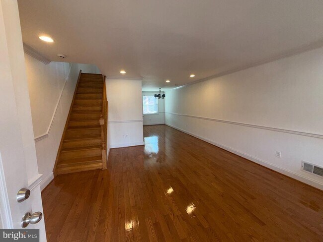 Photo - 1907 Penhall Rd