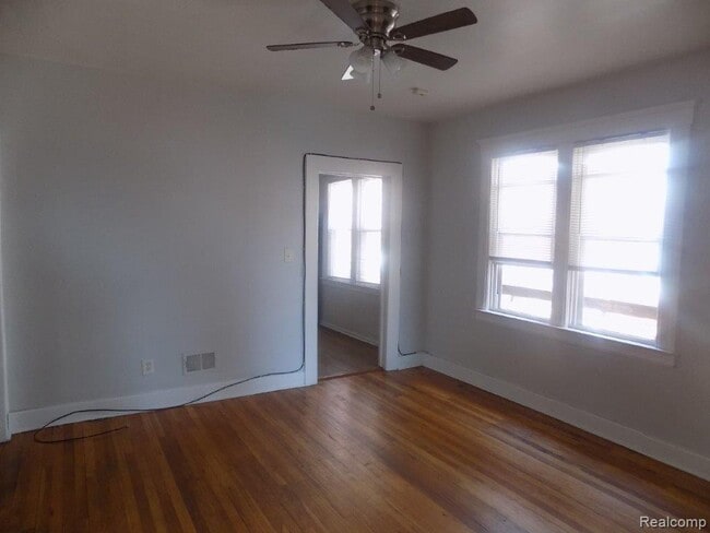 Photo - 2331 CANIFF St