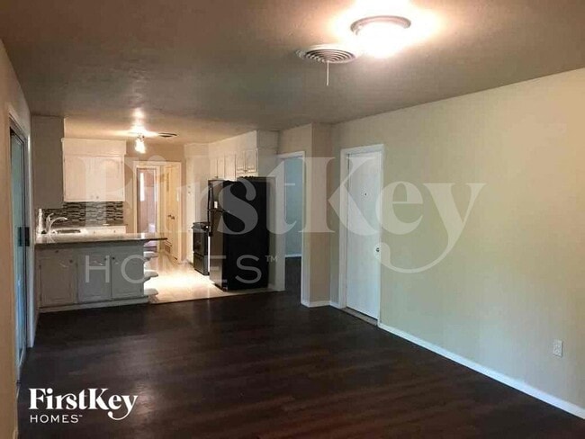 Photo - 5605 Odessa Ave