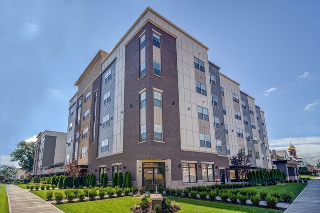 Luxury Rental With Private Parking