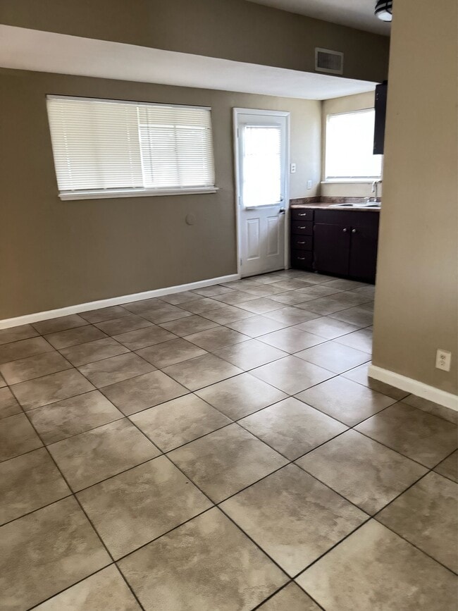 Photo - 3007 Bobolink St