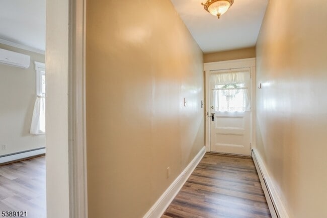 Photo - 144 W Franklin St