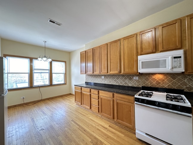 Photo - 2136 W Chicago Ave Unit 2R