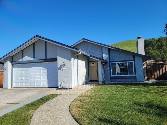 Building Photo - Spacious Updated Home with Expansive Private Yard