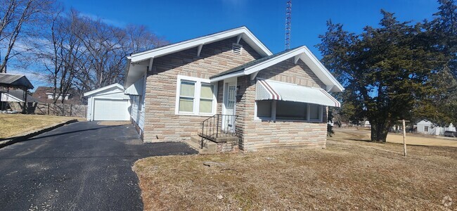 Building Photo - 619 Sager St Rental