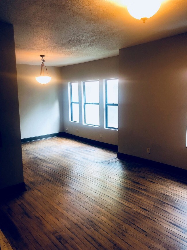 4042 Campbell St Unit 2N