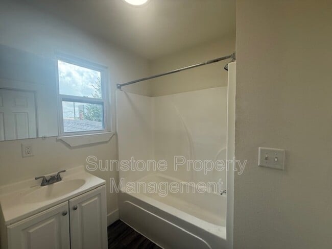 Photo - 1306 E 2nd St S Unidad Apt 5