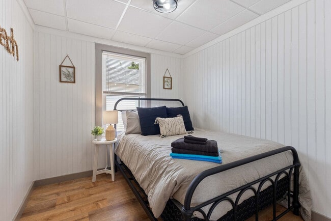 2 Island Path Unit SI ID1312383P