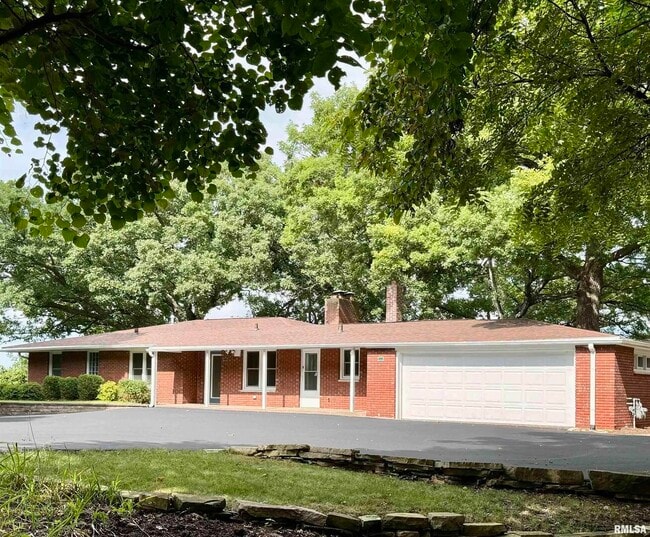 Building Photo - 4640 5th Ave