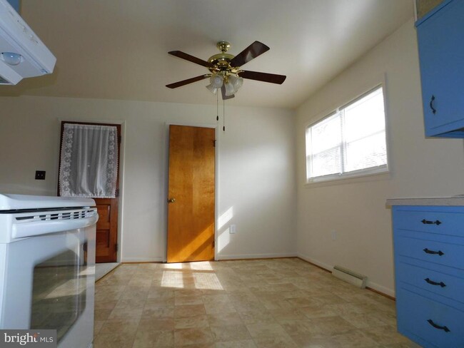 Photo - 1569 Frank Rd