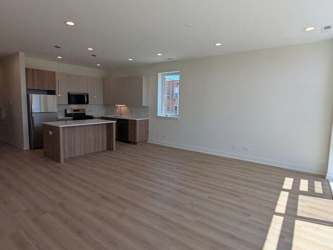 Photo - 4744 W Addison St