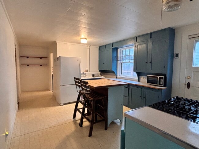 Kitchen - 1220 W Superior St