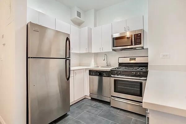 235 W 22nd St Unit 8f