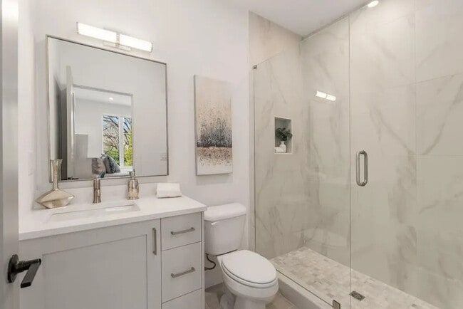 Photo - 1237 Memorial Dr SE