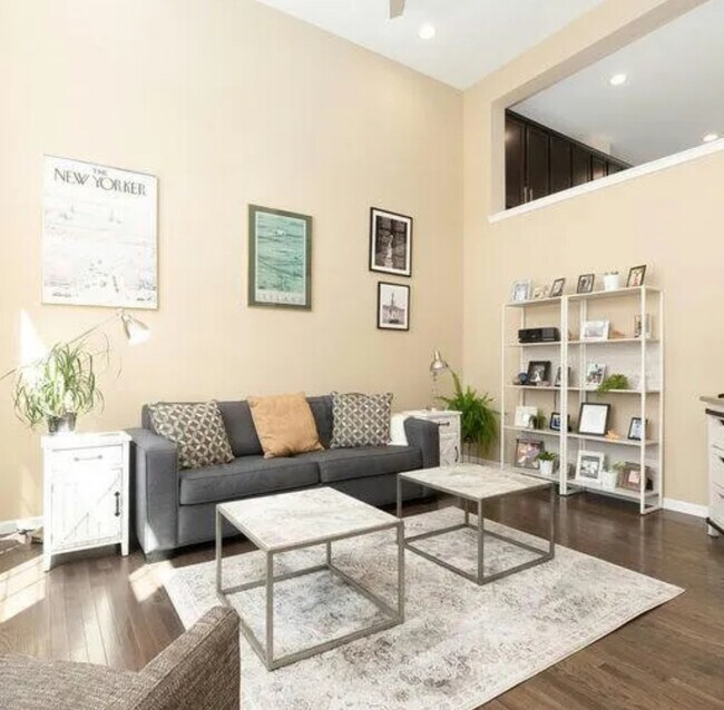 Photo - 2942 Madison Dr