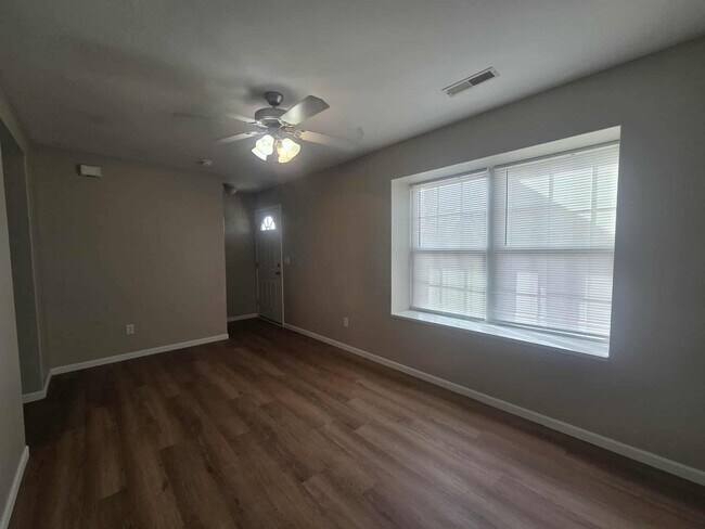 Photo - 936 W 8th St Unidad 1