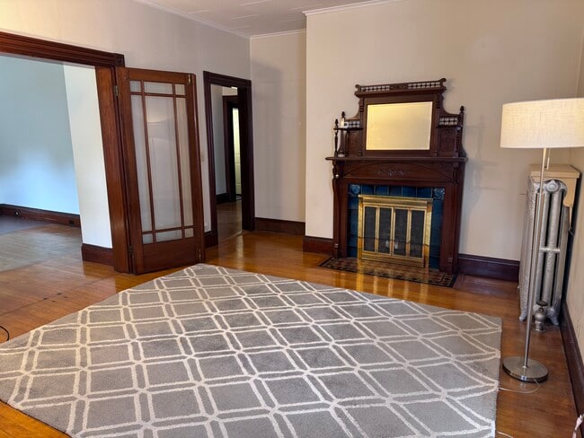 Building Photo - 157 College St Unit #1 Rental