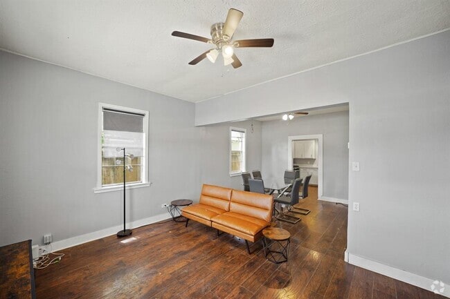 Building Photo - 2716 Commerce St Unit A Rental