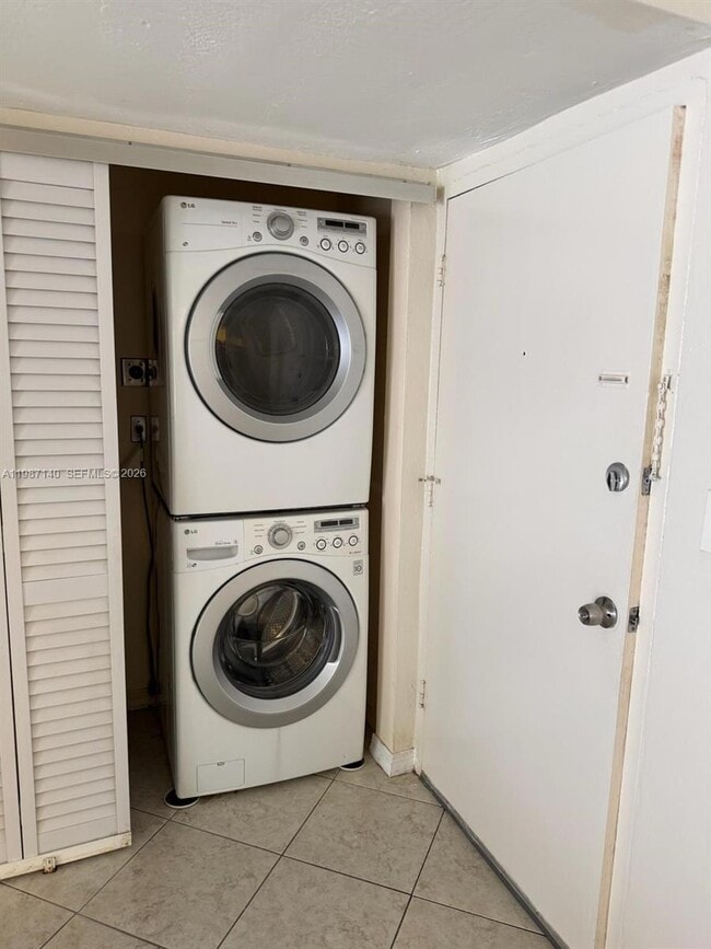 Building Photo - 7477 SW 82nd St Unit C112