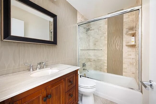 Photo - 222 W 14th St Unidad 14K