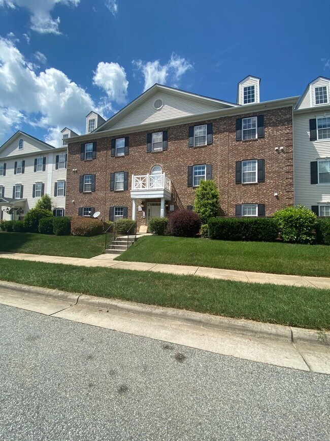 Photo - Third Level Condo in Kernersville!