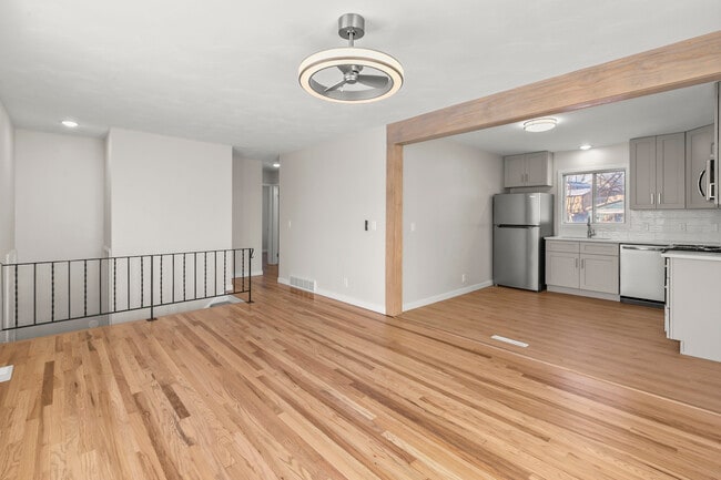 Open Concept - 4622 Parkview Dr