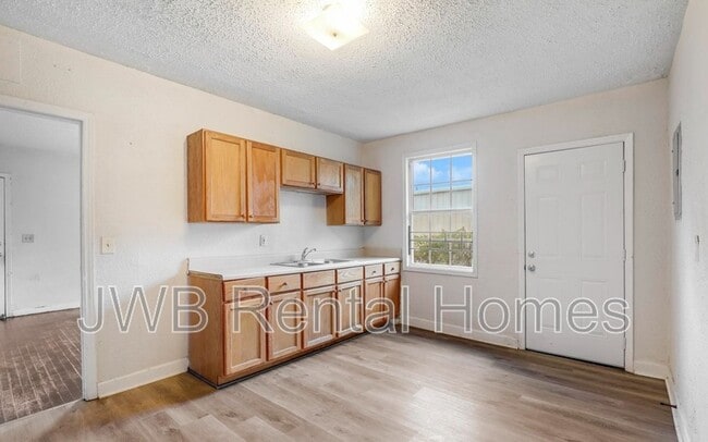 Photo - 330 W 26th St