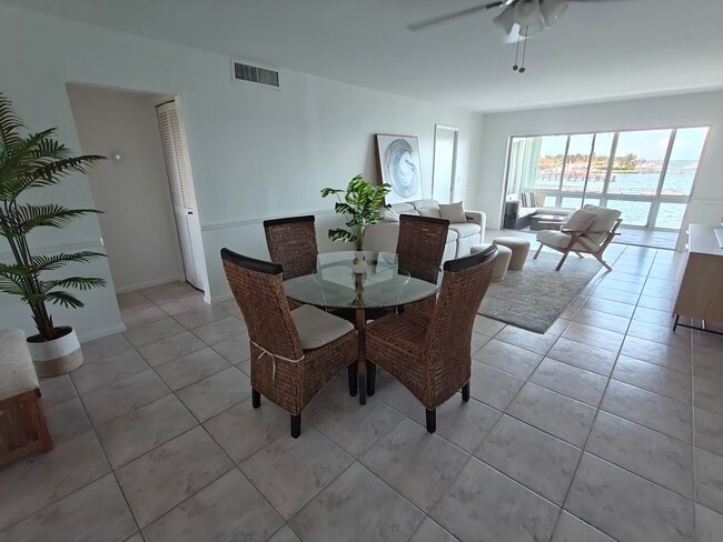 Photo - 410 Wilma Cir Unit 306