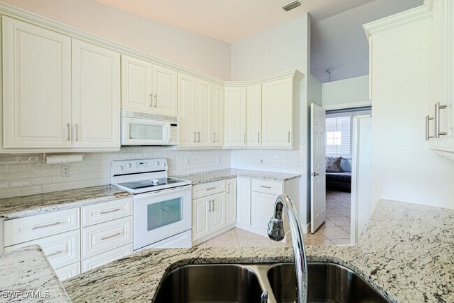 Building Photo - 6015 Pinnacle Ln Unit 5