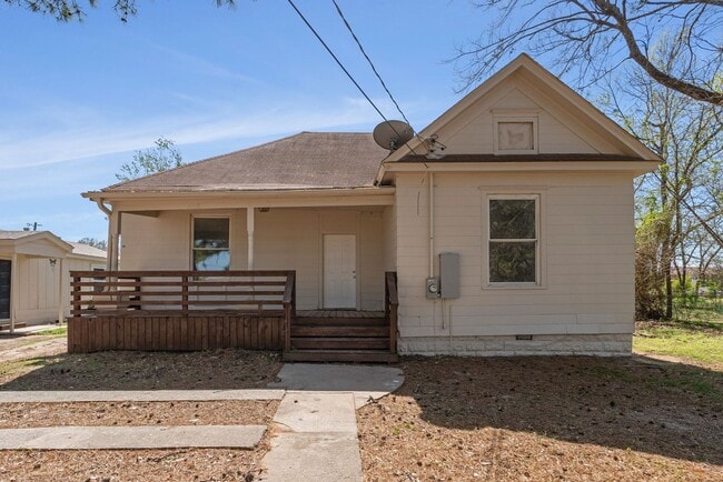 Building Photo - 5218 Elm St