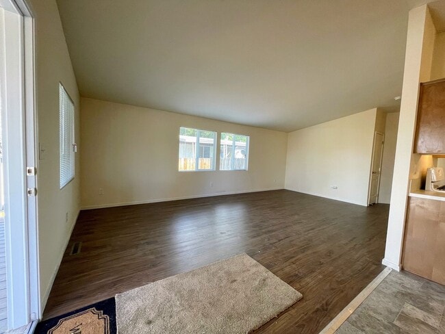 Photo - 3 Bedroom Mobile Home for rent!